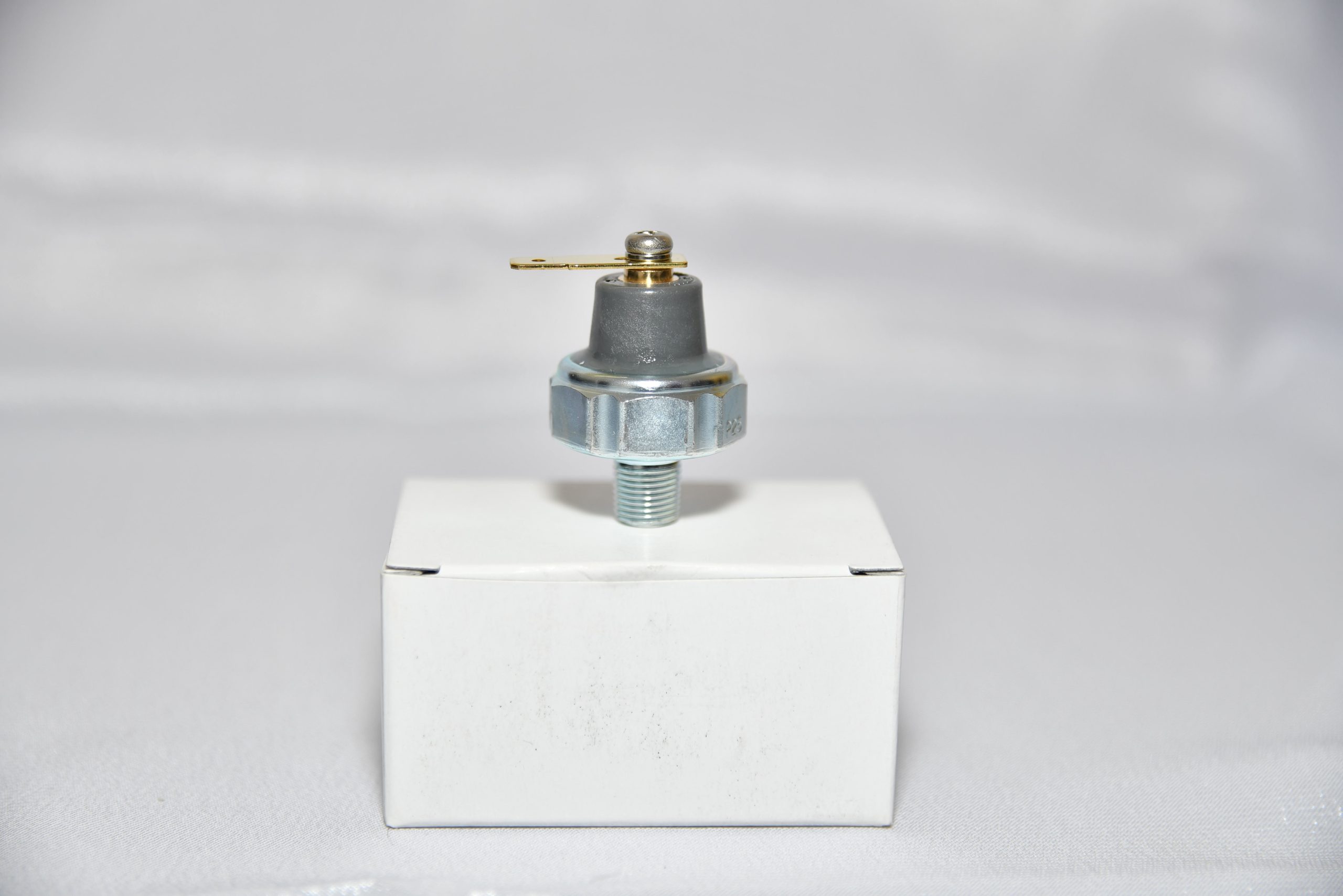 Japanese Mitsubishi Eng. Oil Pressure Switch - Image 4