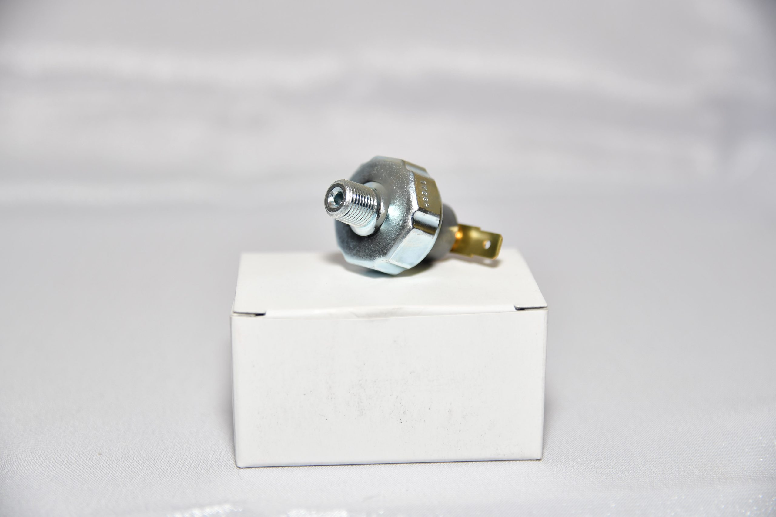 Japanese Mitsubishi Eng. Oil Pressure Switch - Image 2