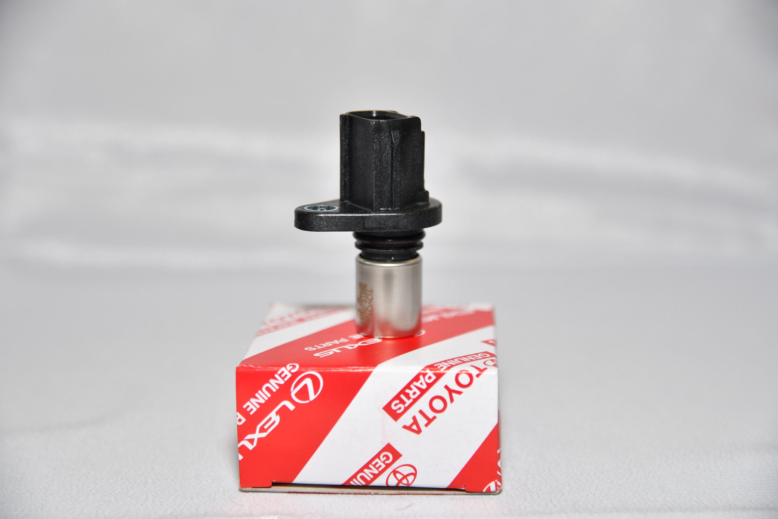 Japanese Toyota Camshaft Sensor - Image 2