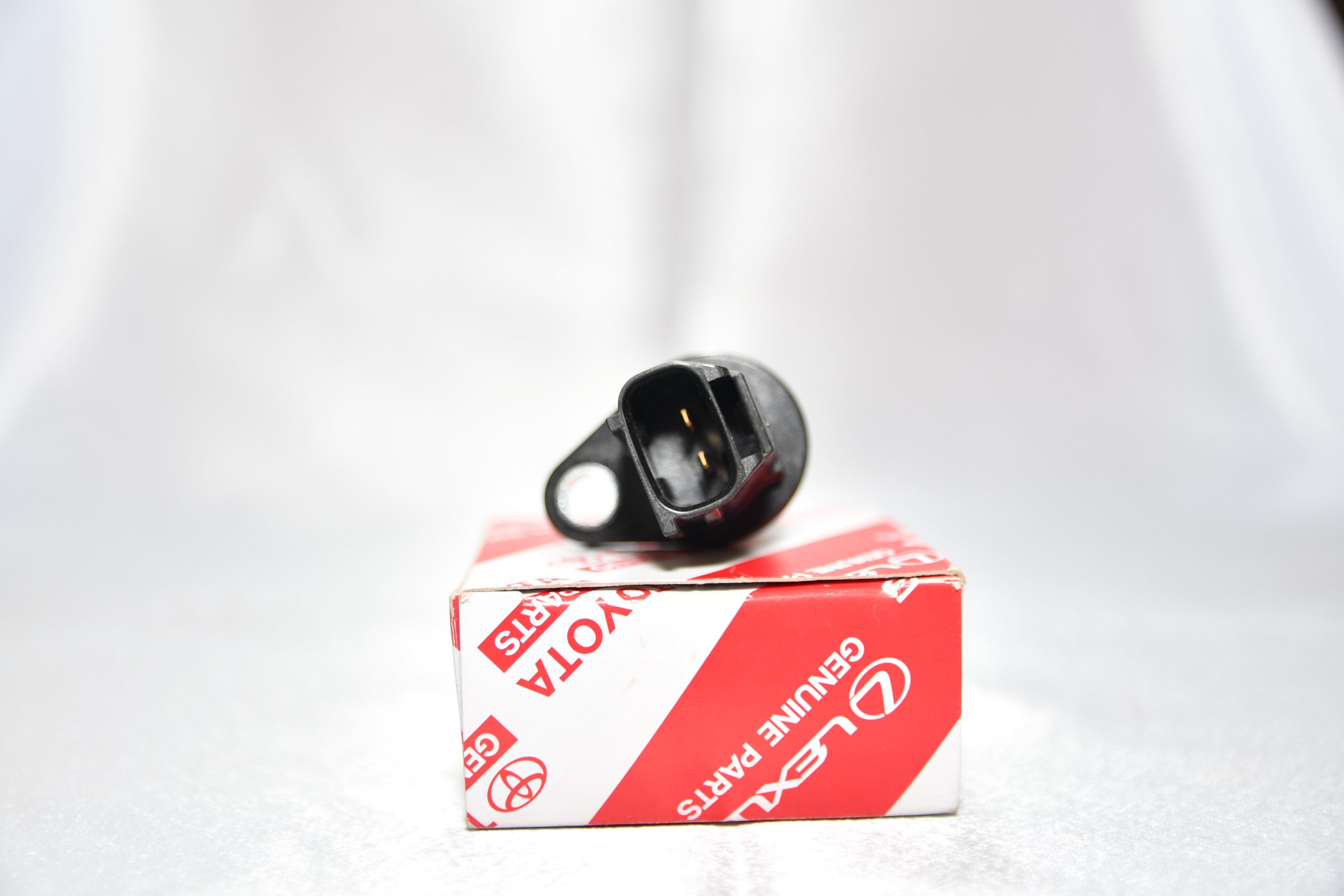 Japanese Toyota Camshaft Sensor - Image 2